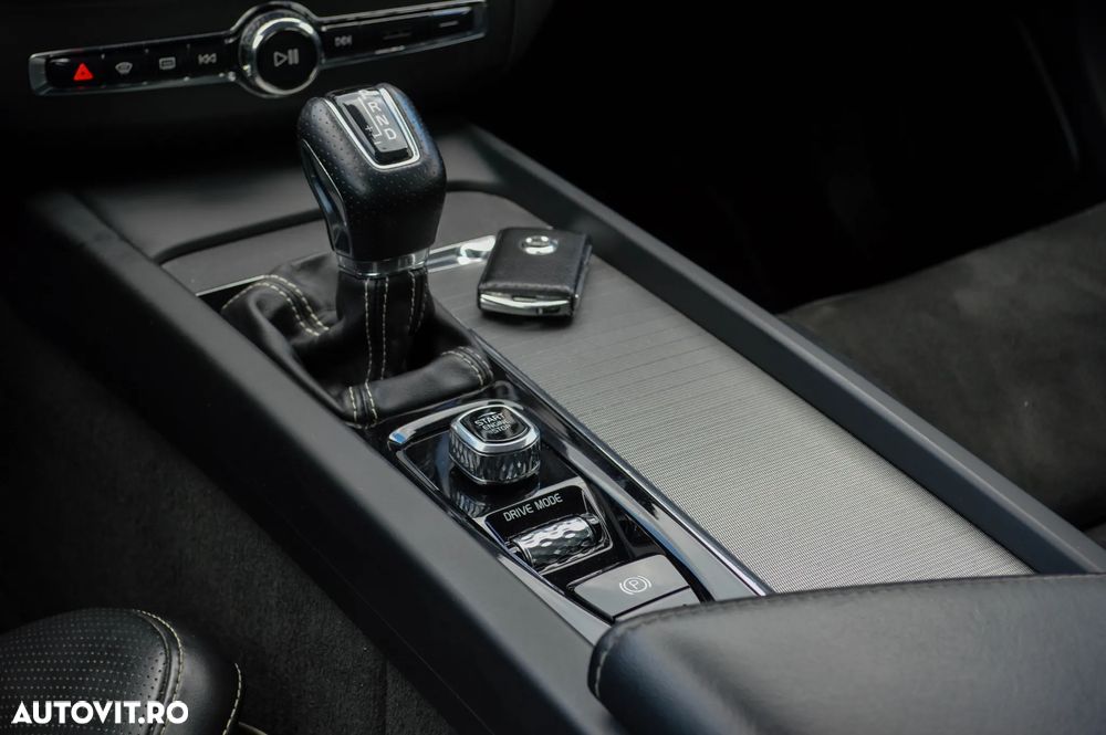 Volvo XC 60 D5 AWD R-Design - 39