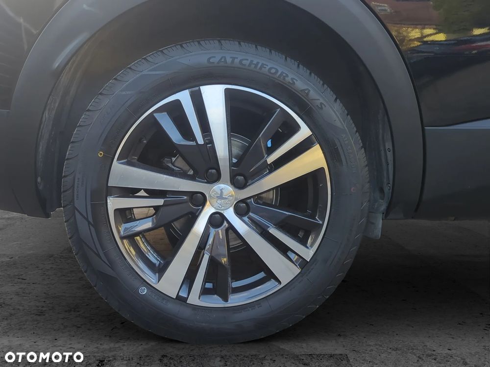 Peugeot 3008 1.2 PureTech Allure S&S EAT6 - 23