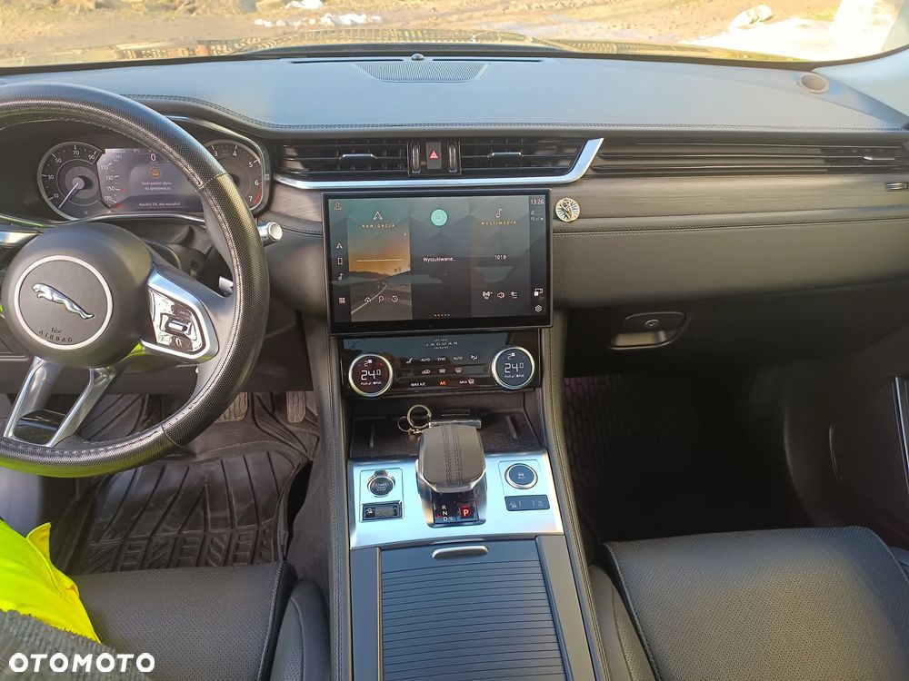 Jaguar F-Pace P250 AWD R-Dynamic Black - 12