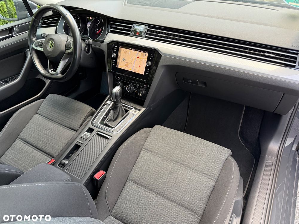 Volkswagen Passat 1.6 TDI SCR DSG Business - 24