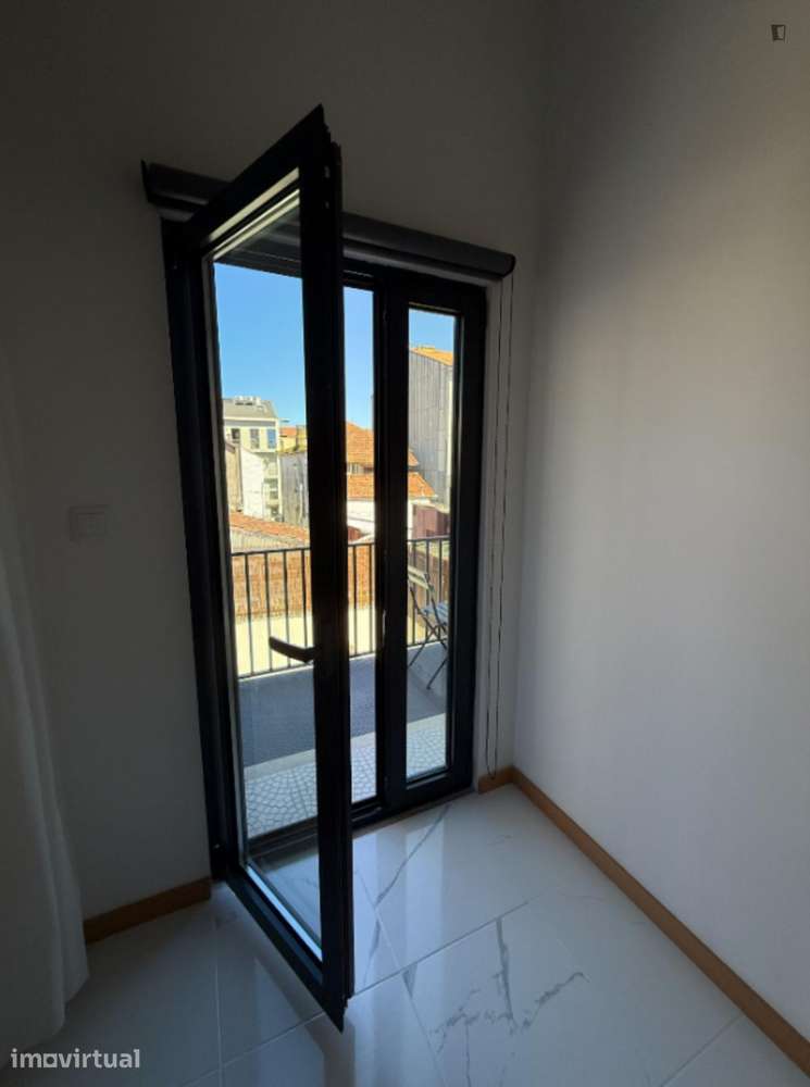 Quarto - localizado em Santa Marinha Porto - Grande imagem: 3/27