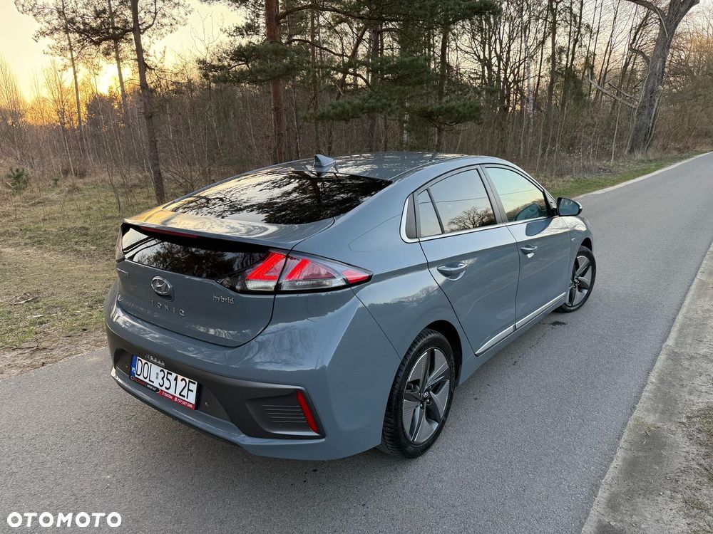 Hyundai IONIQ hybrid Business - 10