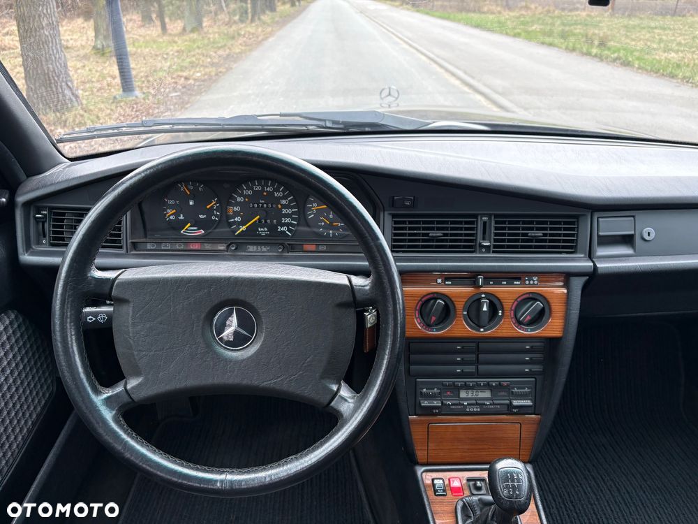 Mercedes-Benz W201 (190) - 18