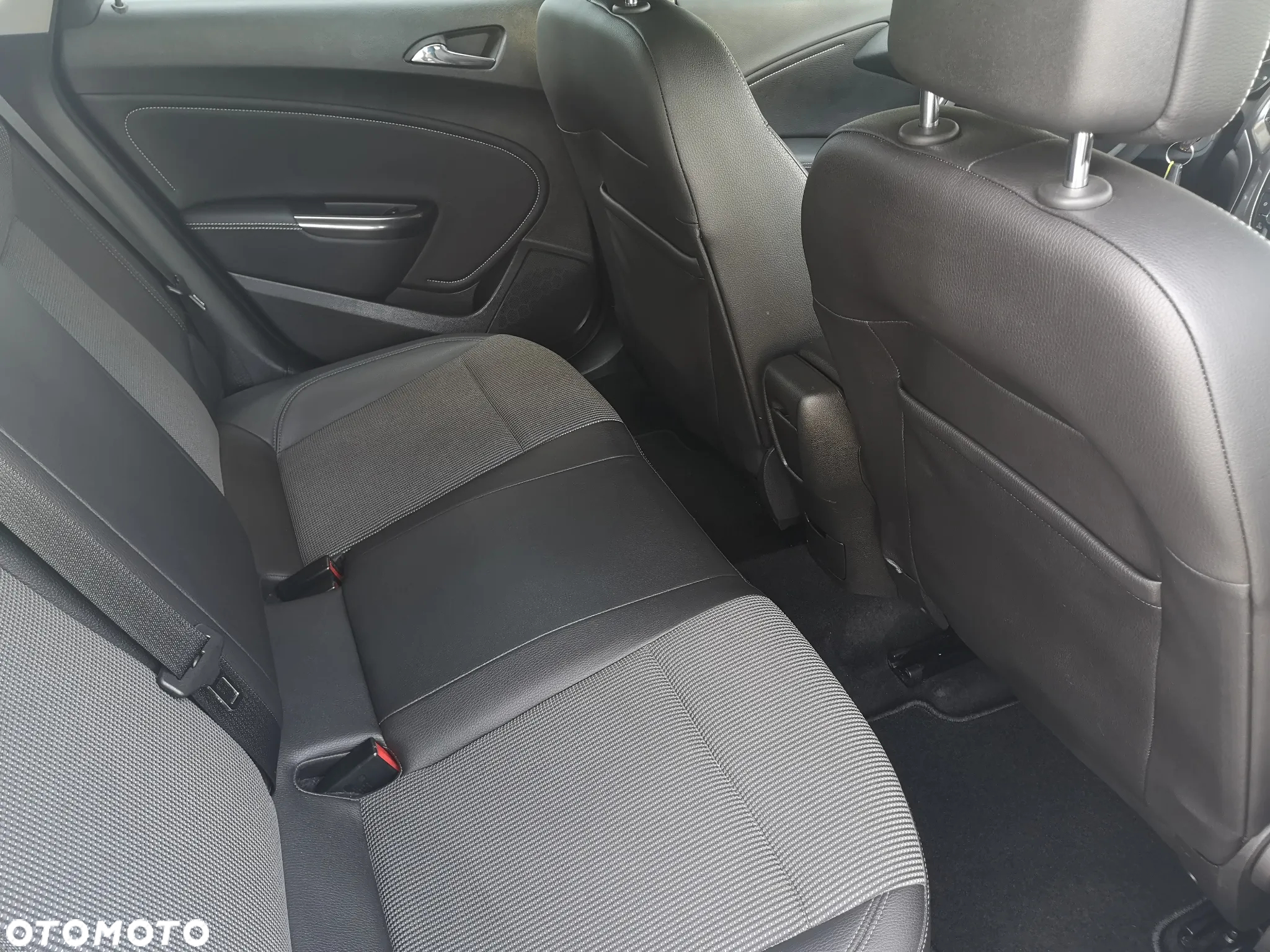 Opel Astra 1.6 Innovation - 24
