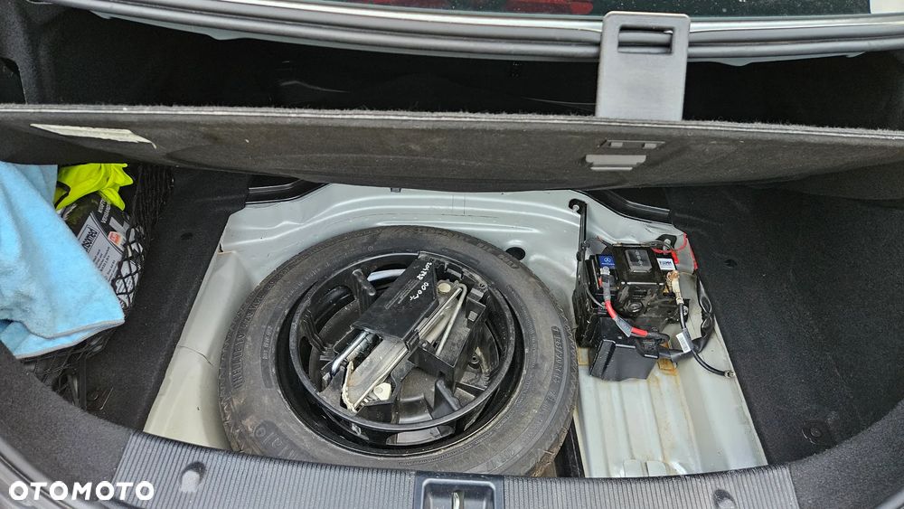 Mercedes-Benz Klasa C 180 CGI BlueEff - 28