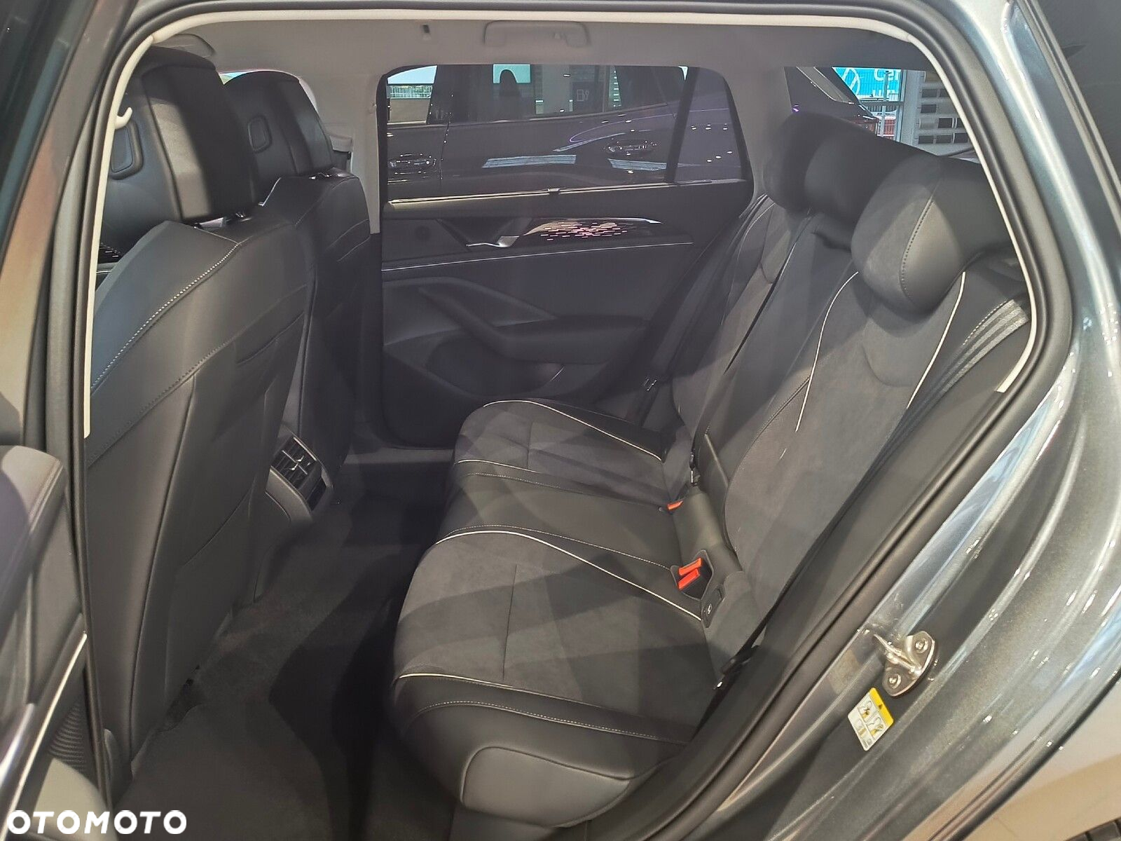 Volkswagen Passat - 12