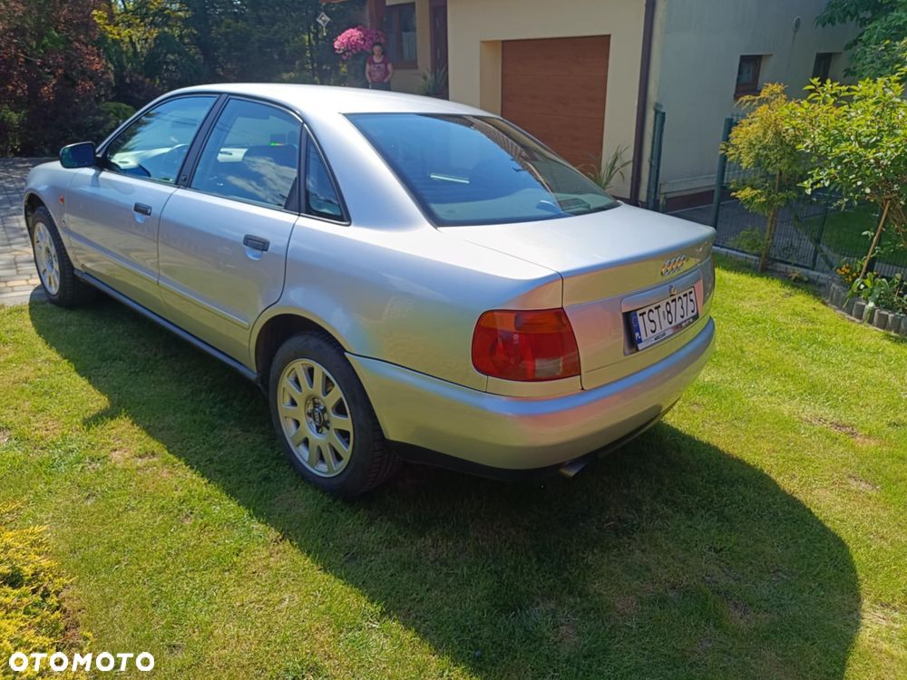 Audi A4 Limousine - 13