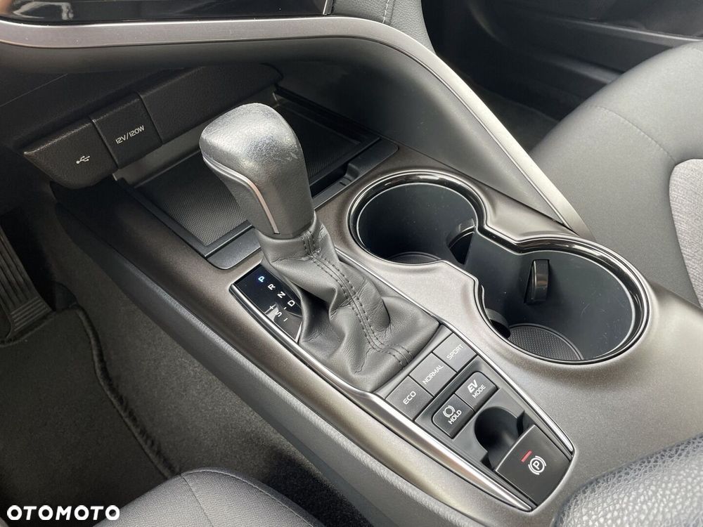 Toyota Camry 2.5 Hybrid Comfort CVT - 25