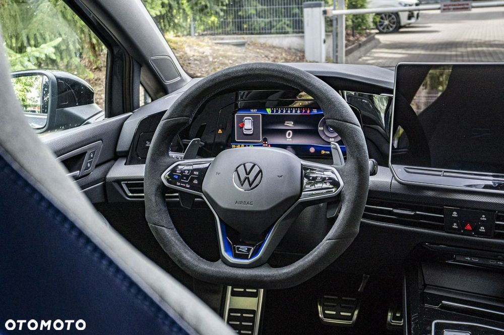 Volkswagen Golf - 22