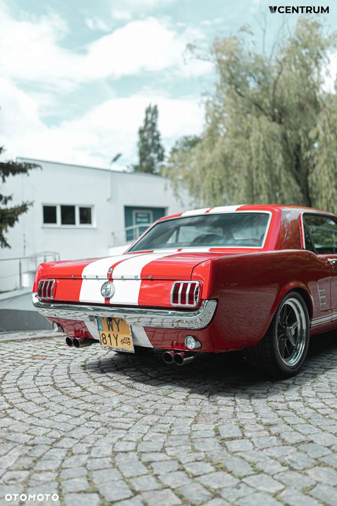 Ford Mustang - 32