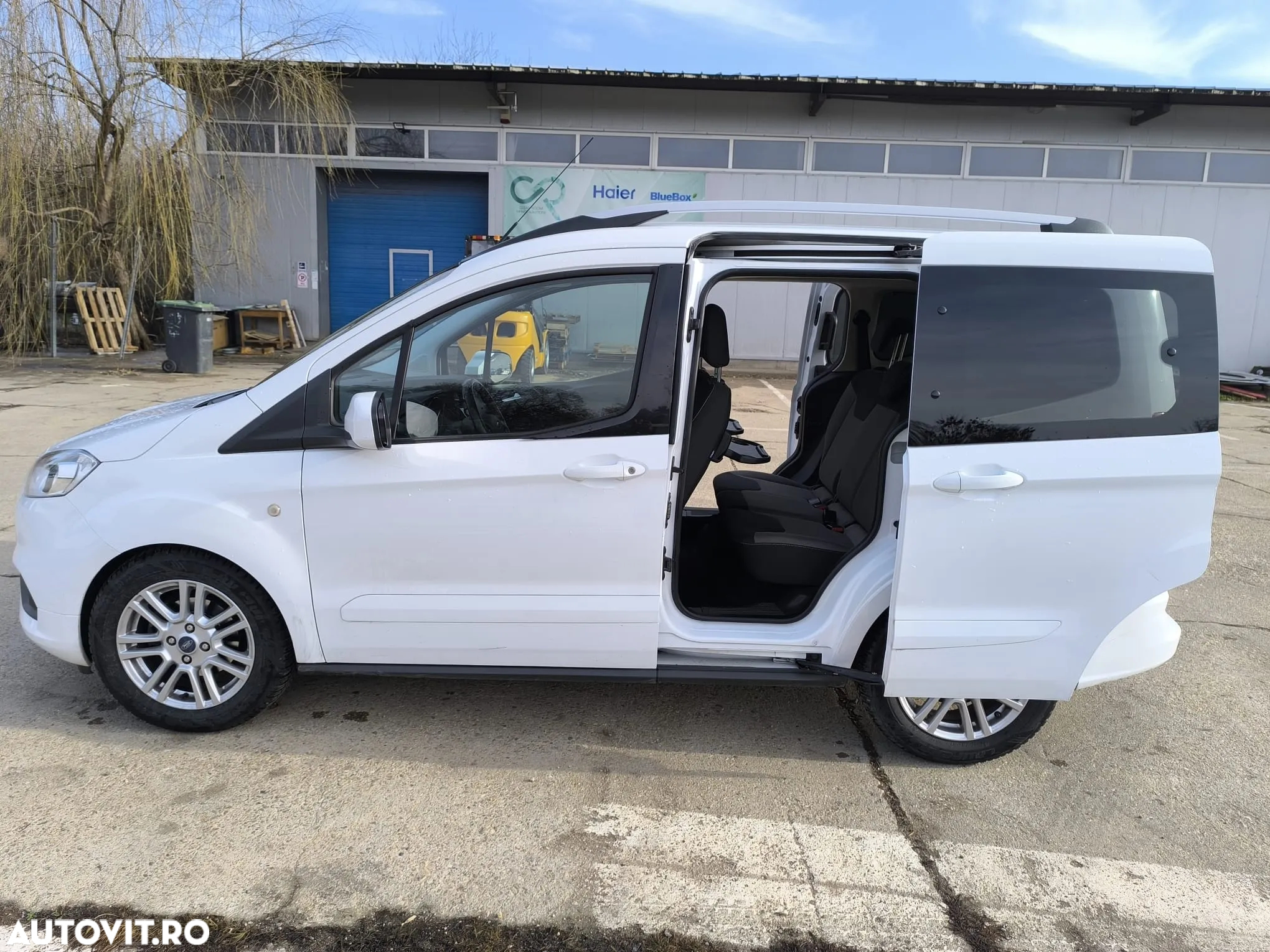 Ford Tourneo Courier 1.5 TDCi Titanium - 2