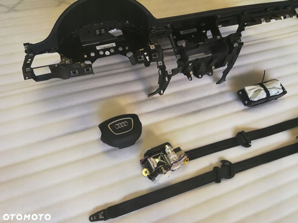 DESKA ROZDZIELCZA AUDI A8 D4 PODUSZKI AIRBAG - 2