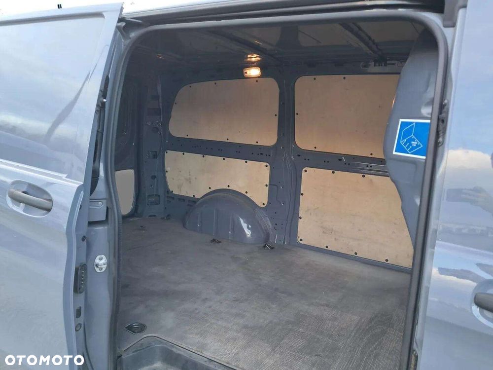 Mercedes-Benz vito . - 18