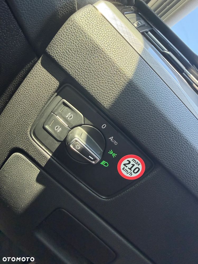 Volkswagen Passat 2.0 TDI SCR DSG - 31