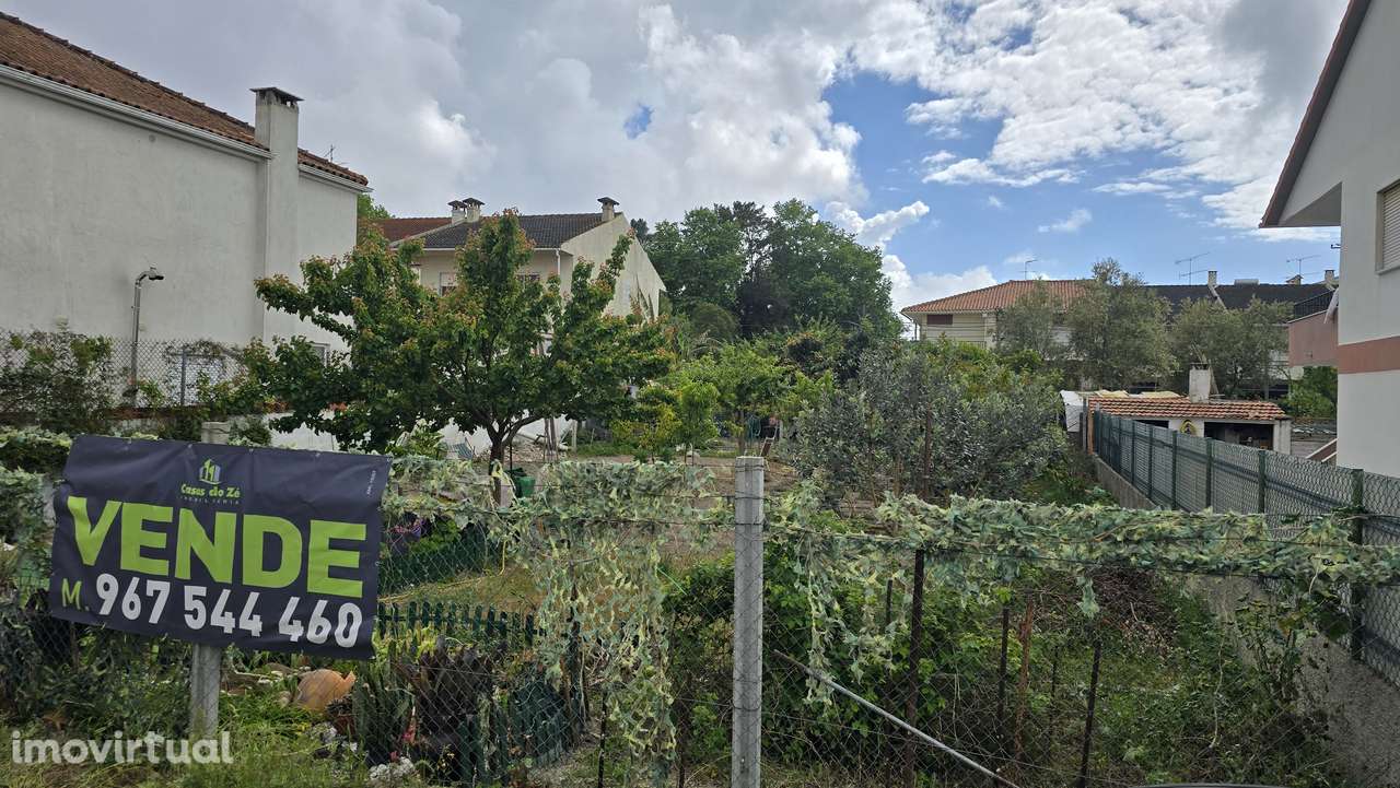Terreno urbano com acesso pavimentado e vedação - Grande imagem: 3/10