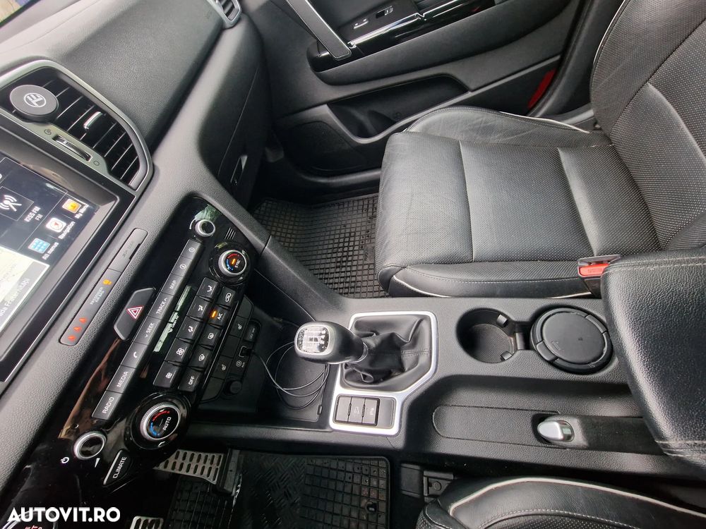 Kia Sportage 1.6 T-GDI 6MT 4x2 GT Line - 12