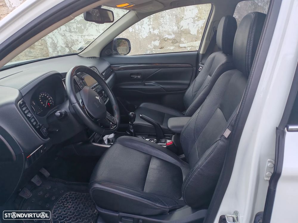 Mitsubishi Outlander 2.2 DI-D Instyle Navi - 21