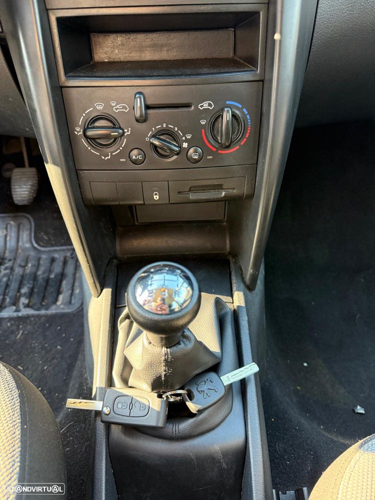 Peugeot 207 1.4 16V Active - 7