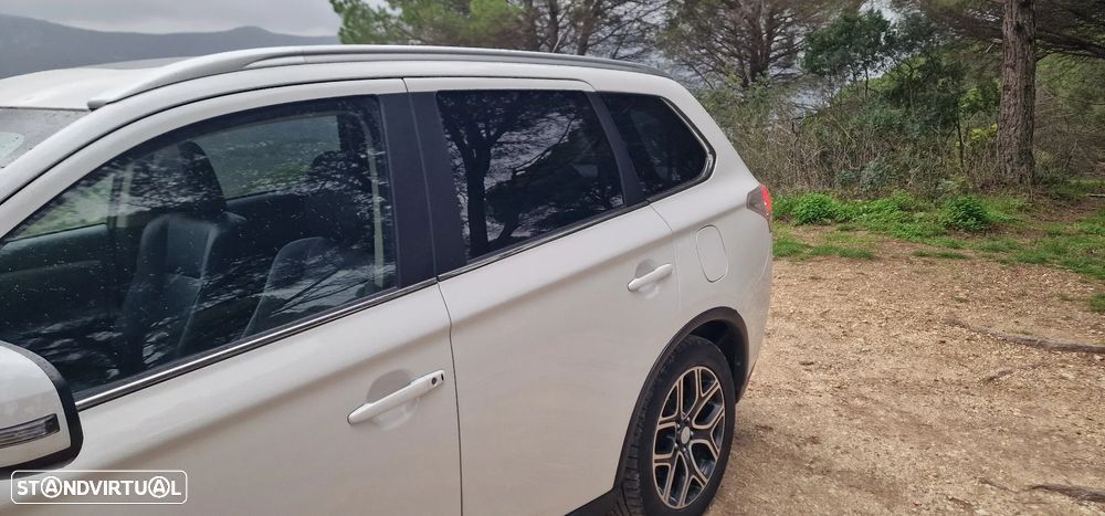 Mitsubishi Outlander 2.2 DI-D Instyle Navi AT 4WD - 4