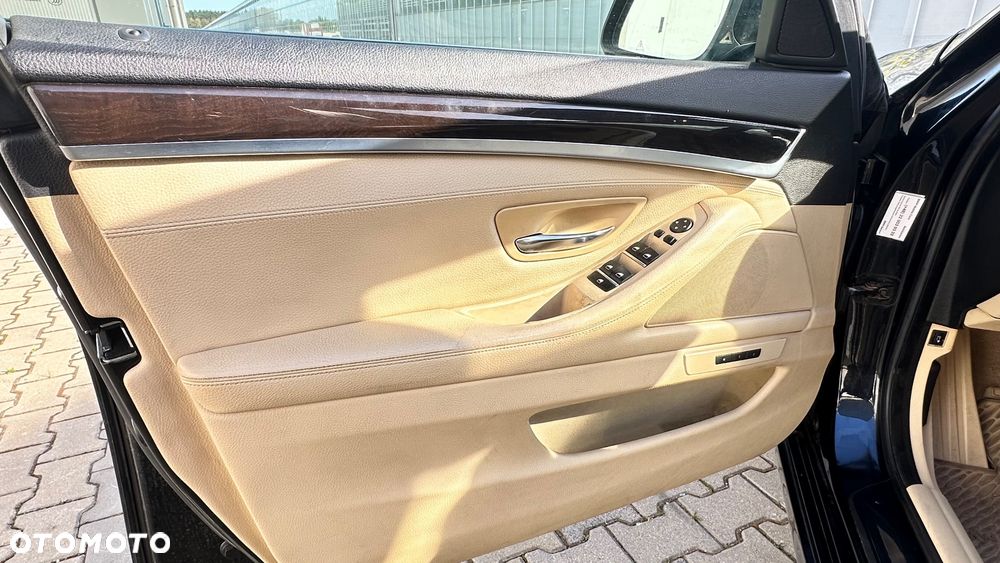 BMW Seria 5 525d xDrive Luxury Line - 14