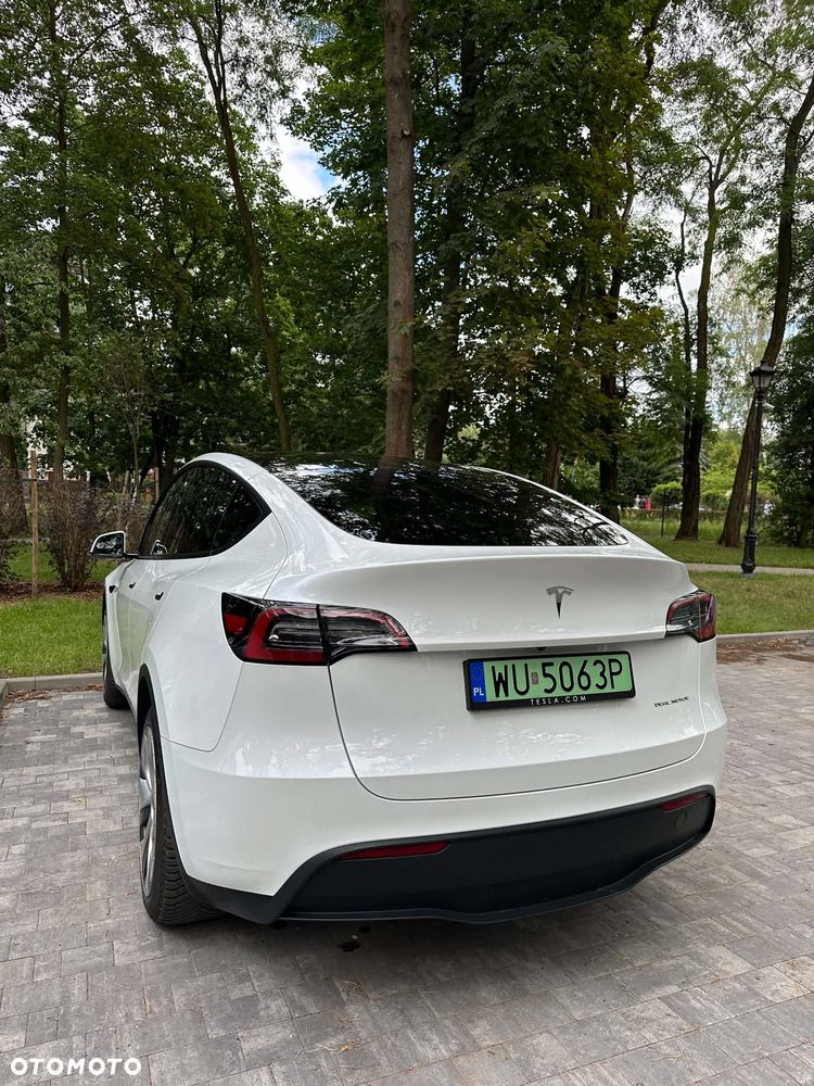 Tesla Model Y - 3