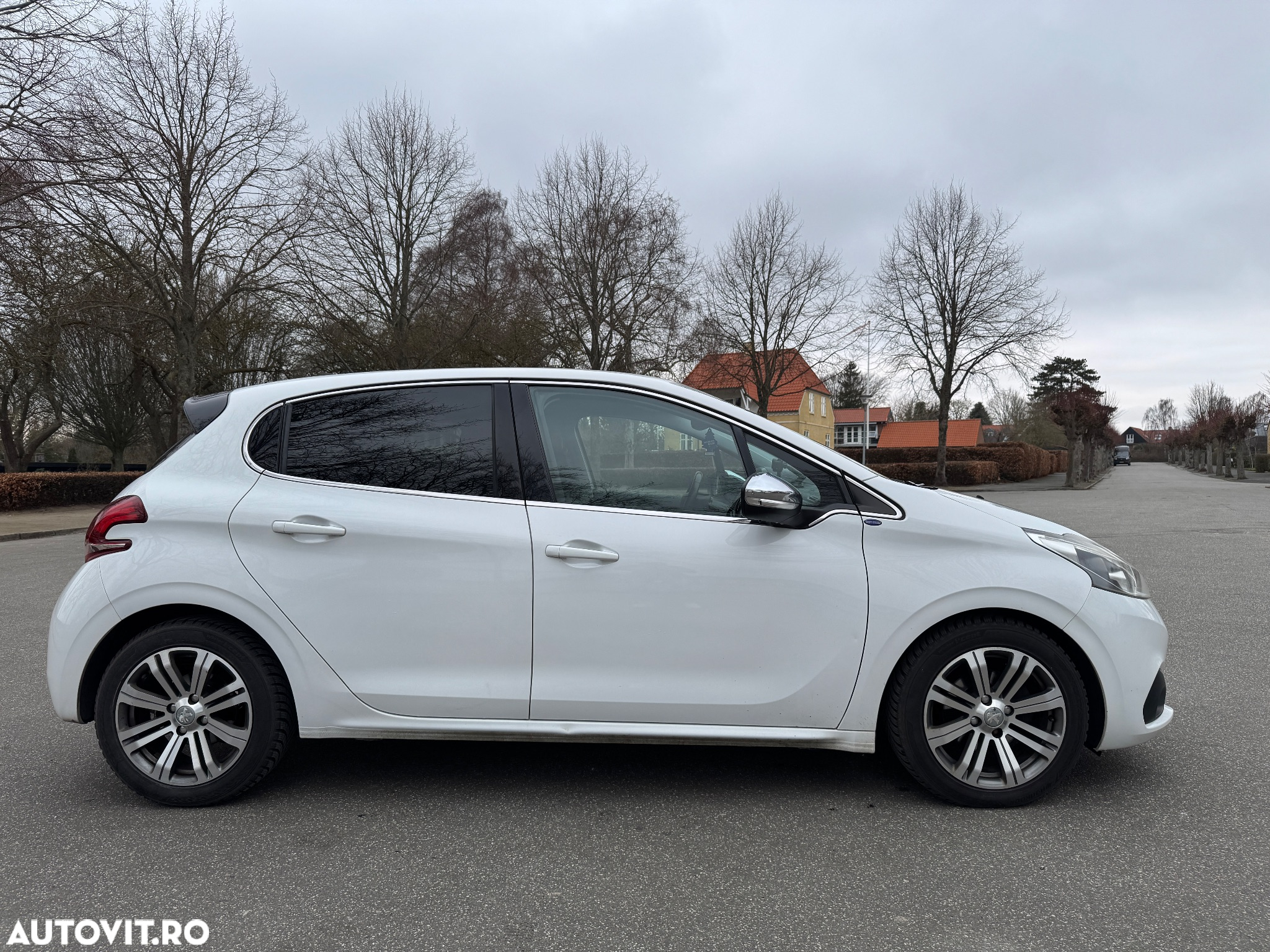 Peugeot 208 Blue-HDi 100 Stop&Start Allure - 5