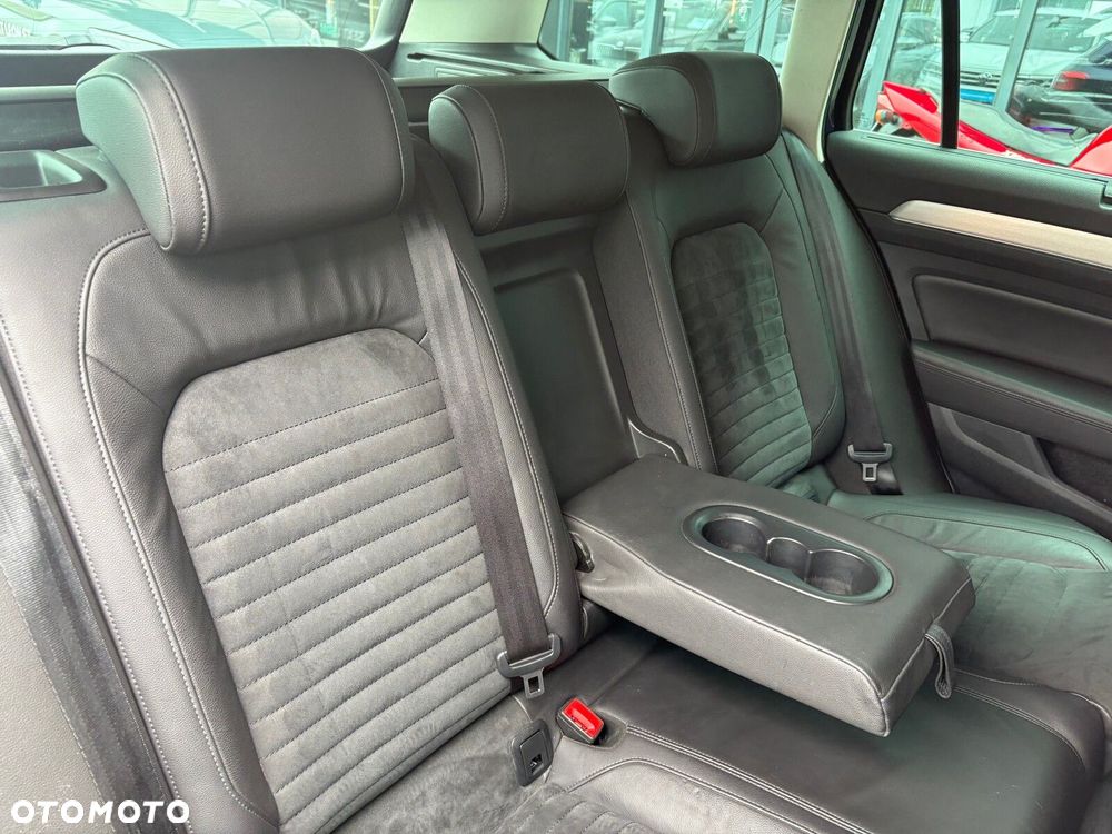 Volkswagen Passat - 16