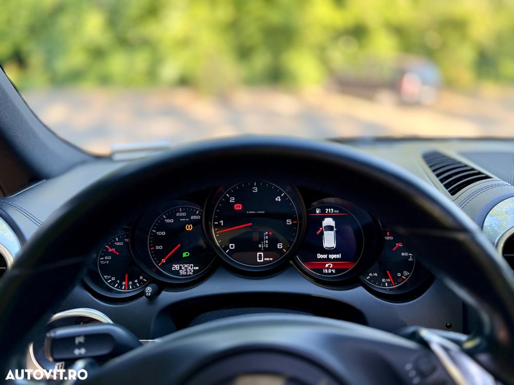 Porsche Cayenne - 14