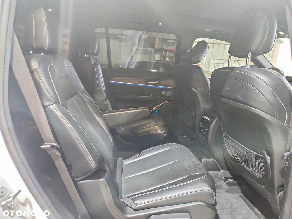 Jeep Grand Cherokee - 13