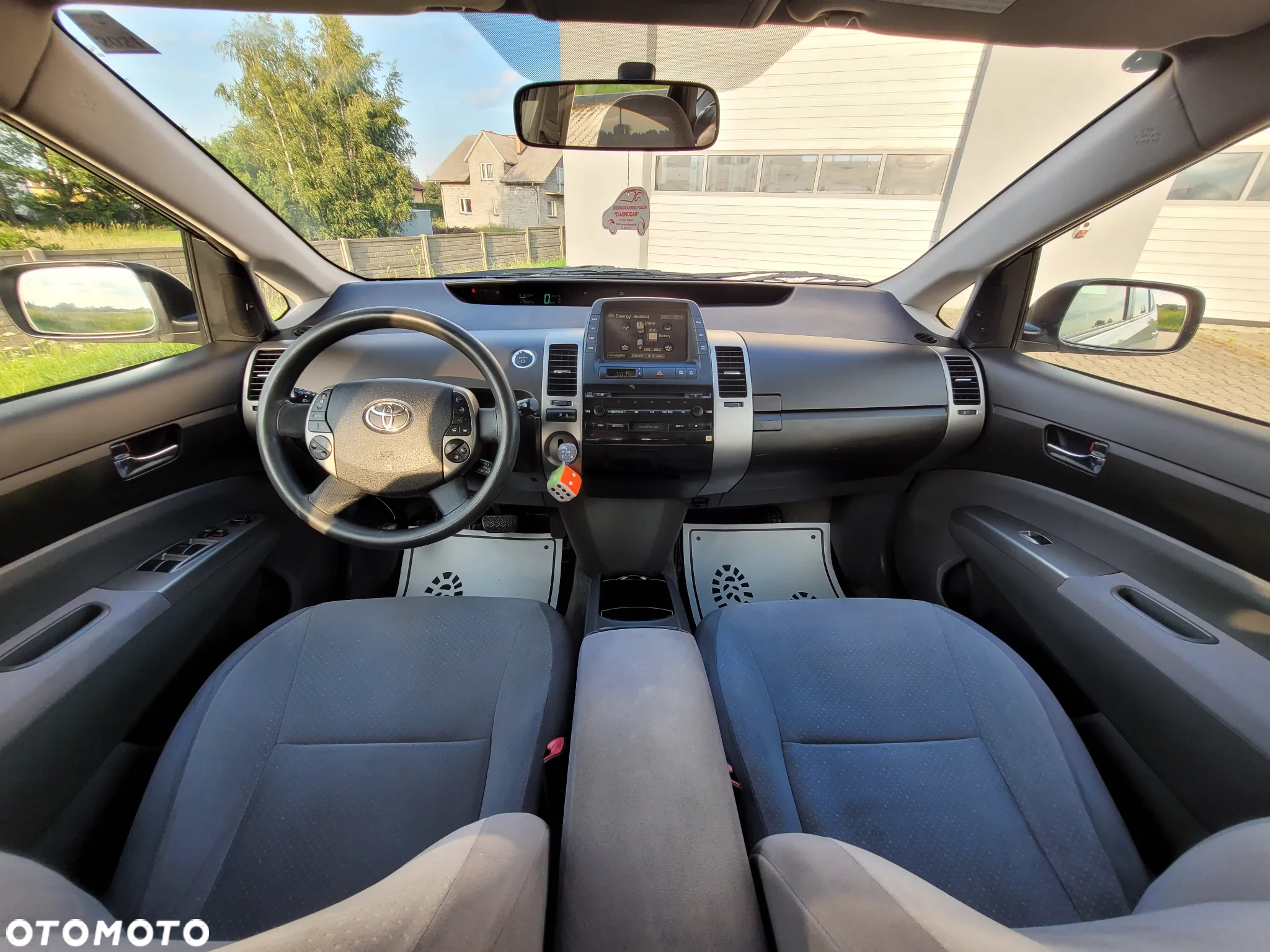 Toyota Prius (Hybrid) - 22