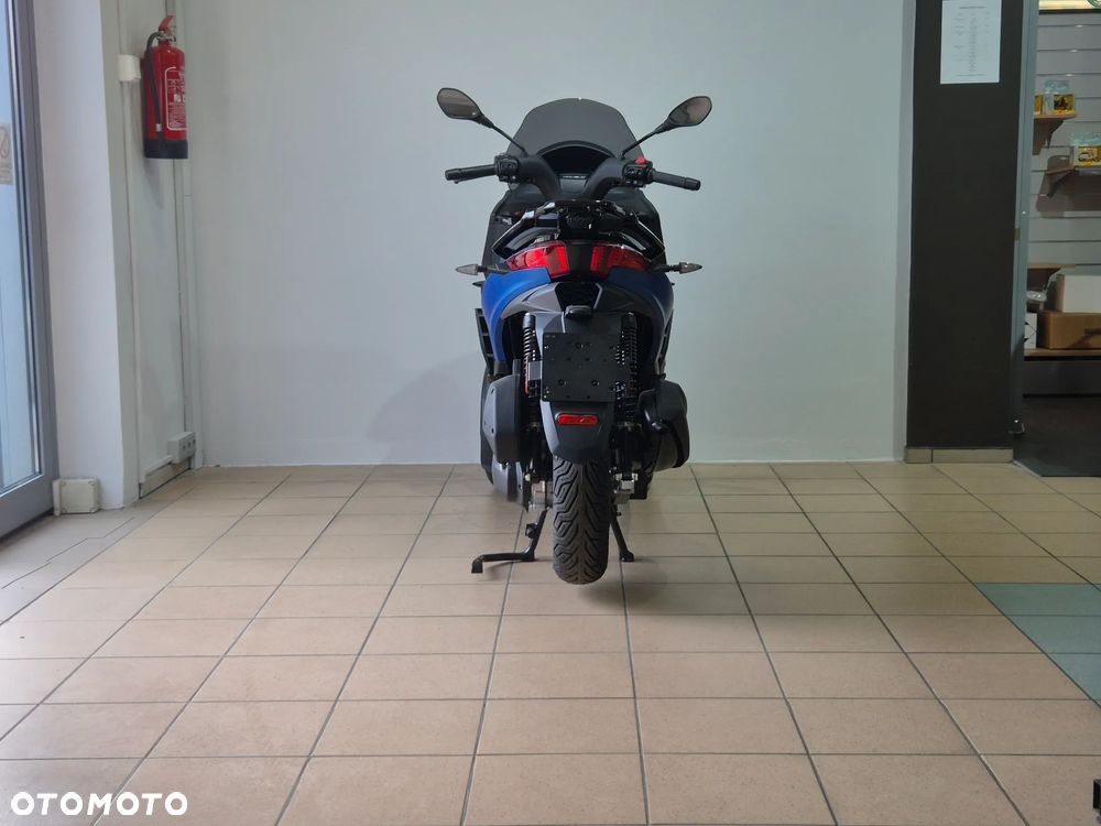 Piaggio MP-3 - 7