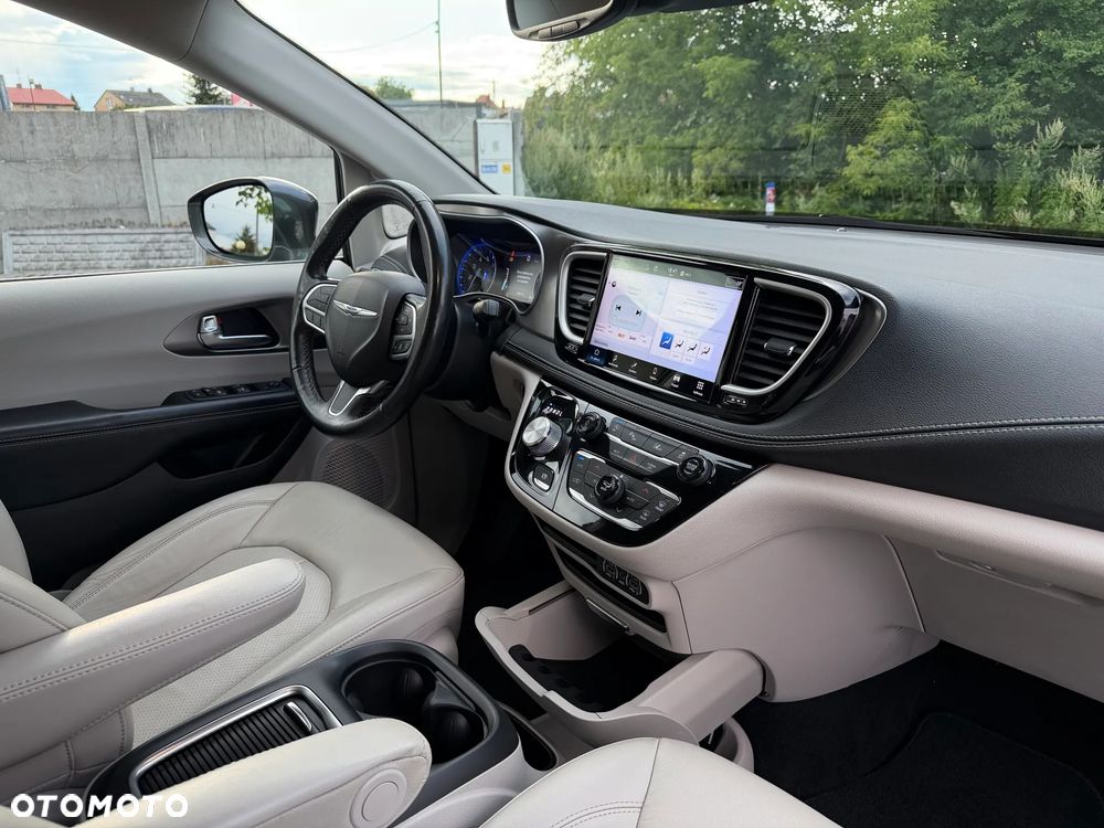 Chrysler Pacifica - 18
