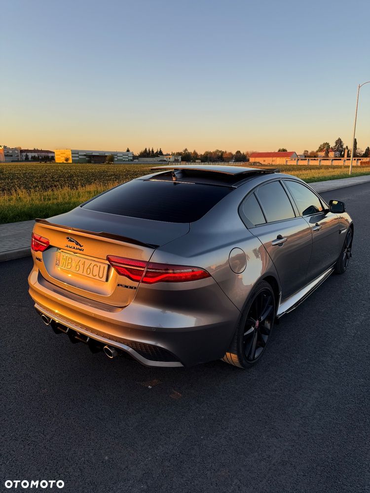 Jaguar XE 2.0 P300 AWD R-Dynamic HSE - 7