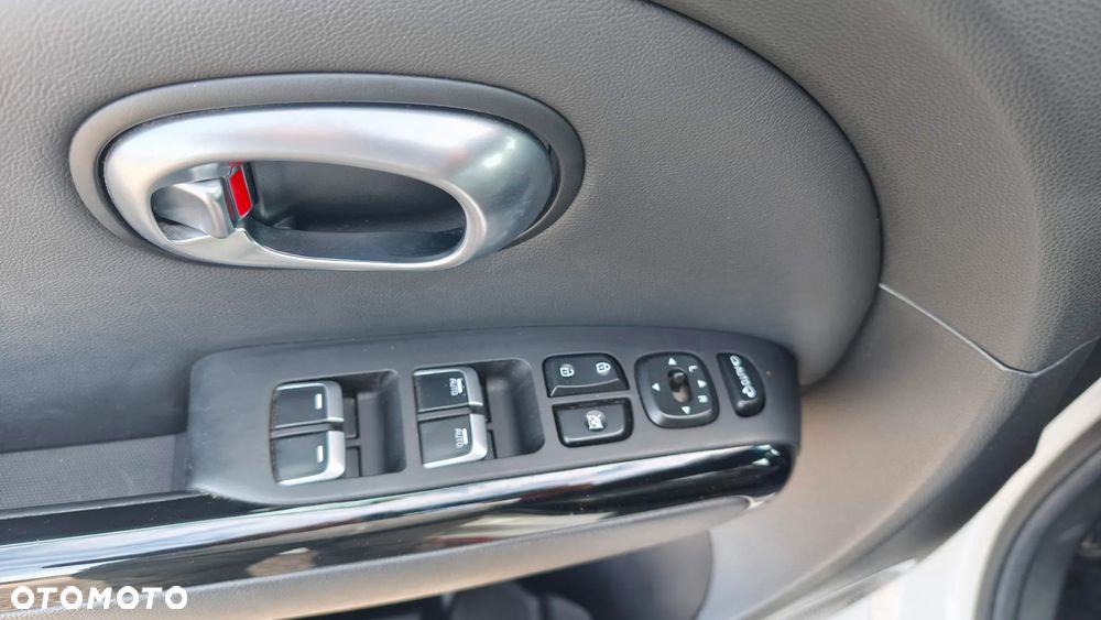 Kia Soul 1.6 GDI White&Red Edition - 11