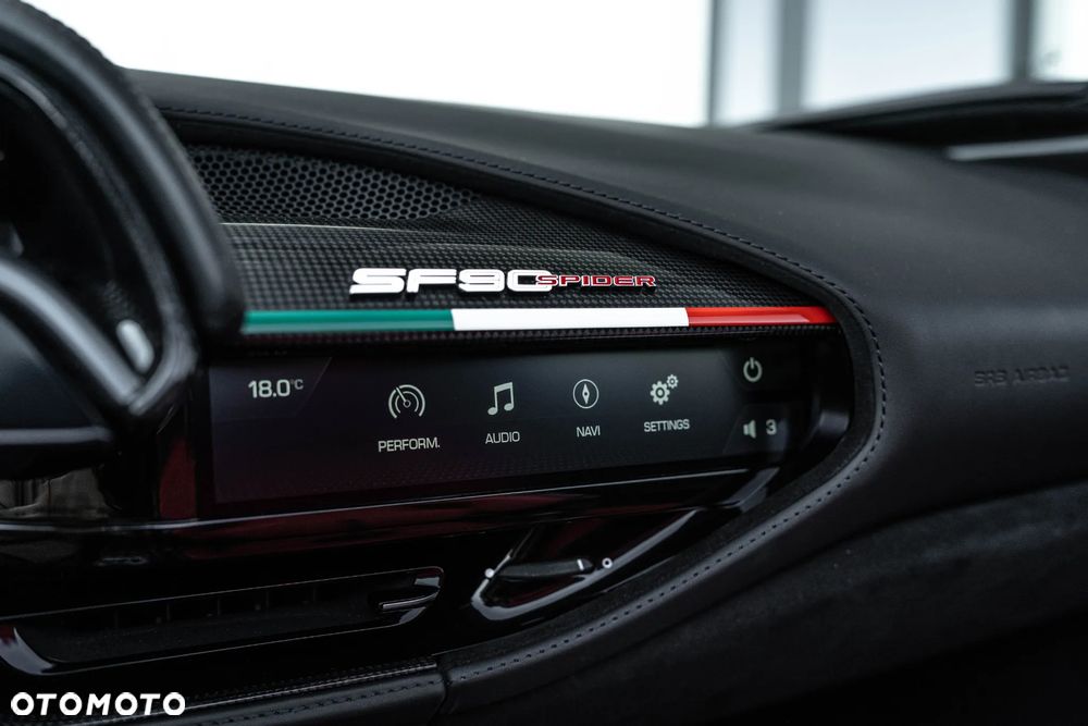 Ferrari SF90 Spider - 32