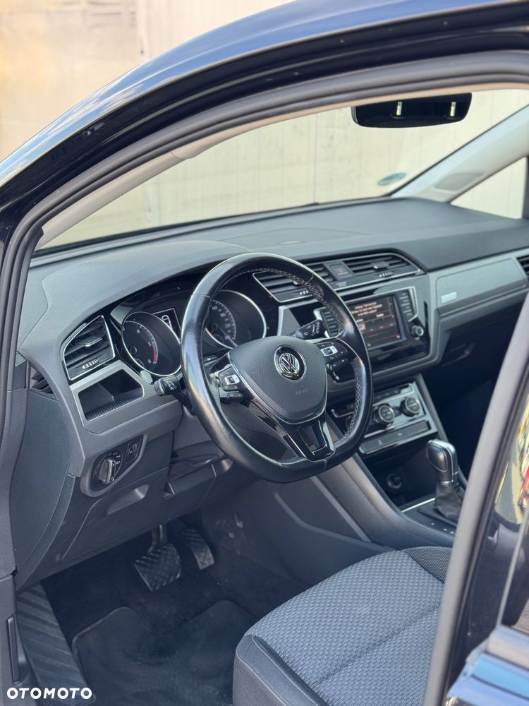 Volkswagen Touran - 14