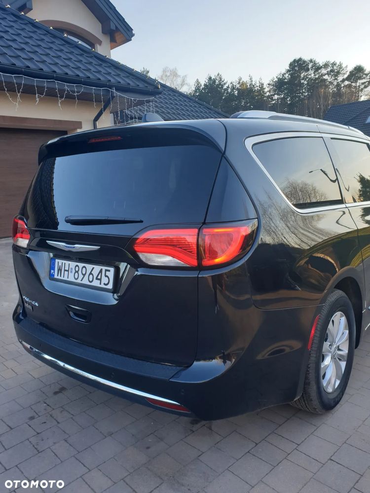 Chrysler Pacifica - 3