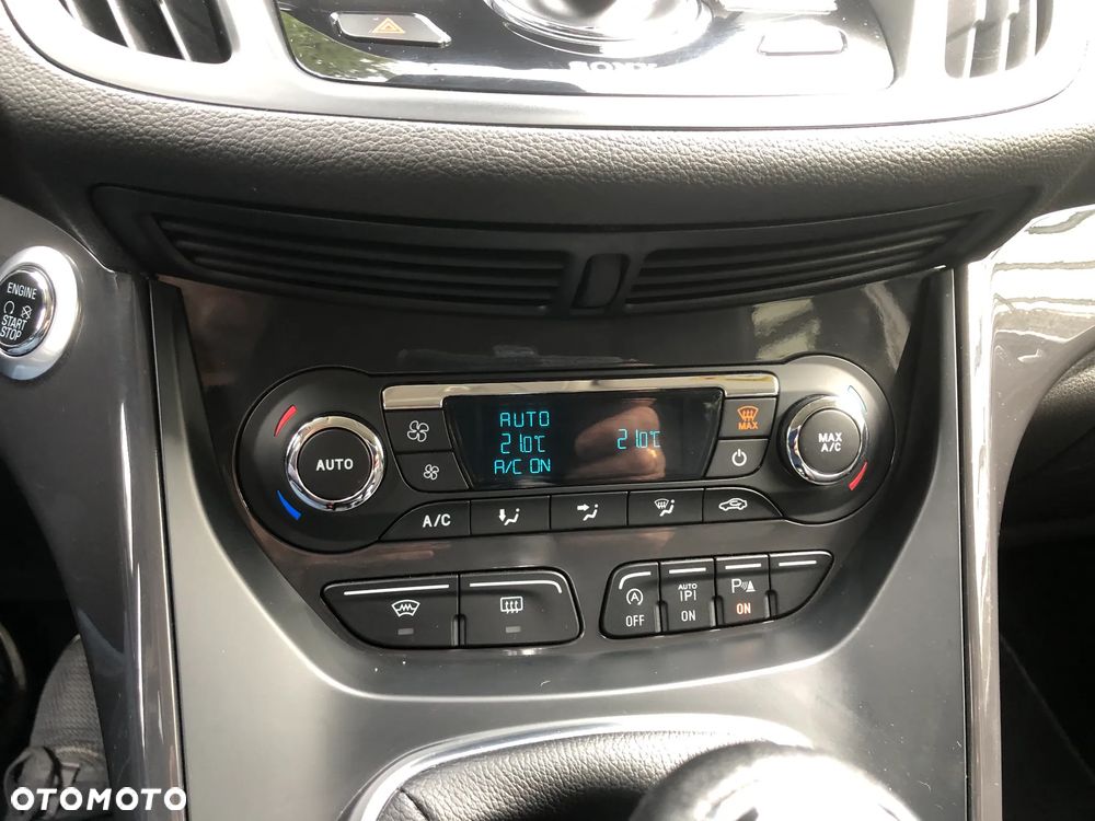 Ford Kuga 2.0 TDCi 2x4 Titanium - 37