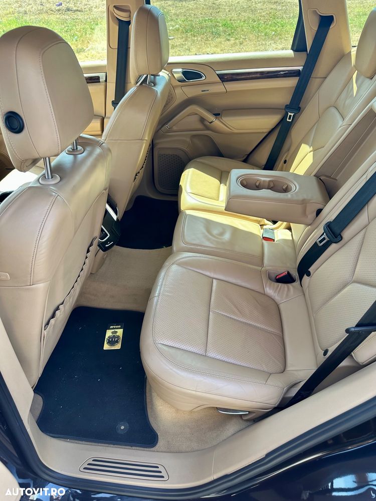 Porsche Cayenne 3.0 L V6 - 8