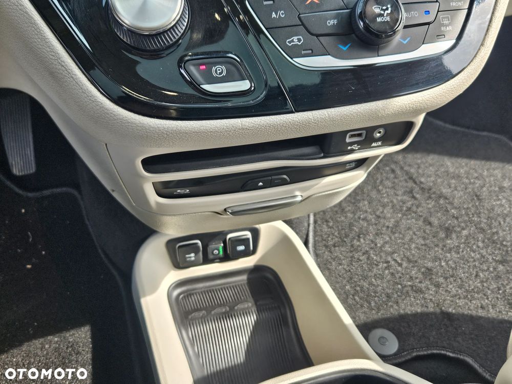 Chrysler Pacifica - 26