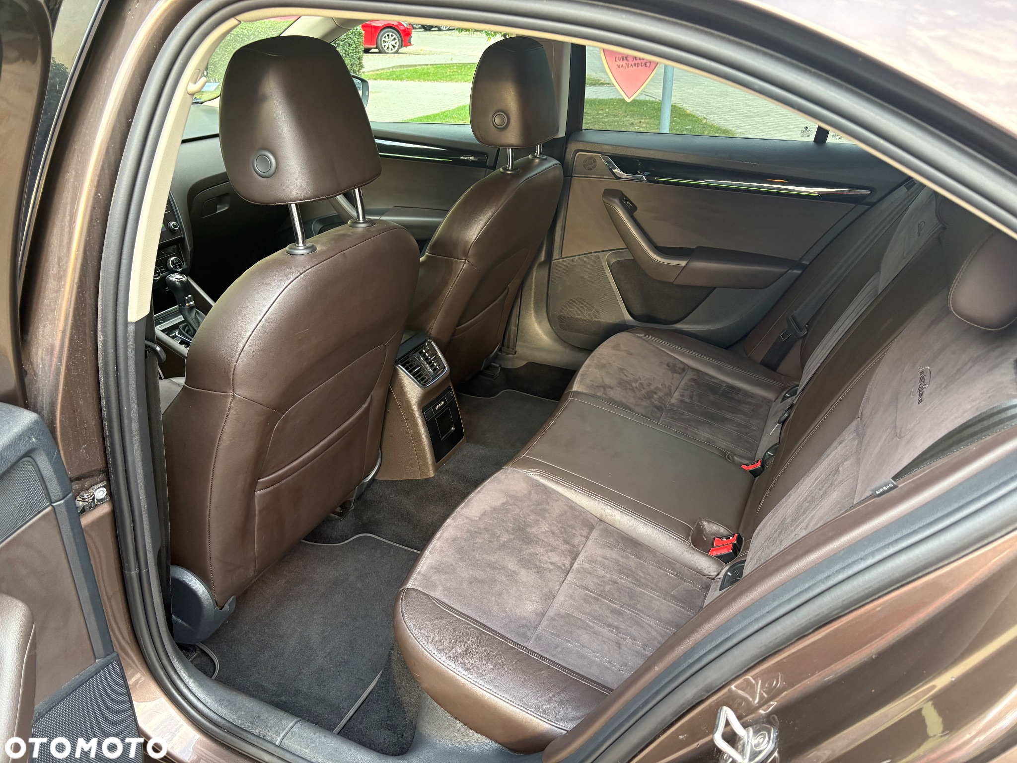 Skoda Octavia 2.0 TSI L&K DSG - 11