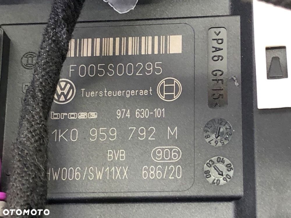 PODNOŚNIK SZYBY PRAWY PRZÓD  SEAT LEON (1P1) 2005 - 2013 1.6 75 kW [102 KM] benzyna 2005 - 2012 - 5