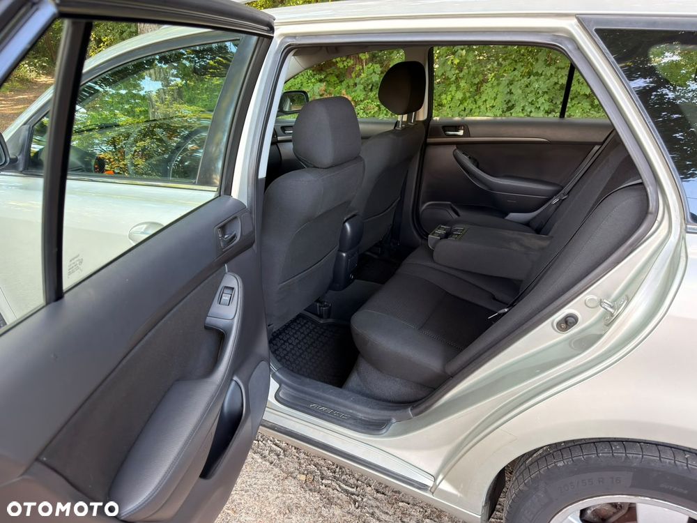 Toyota Avensis - 19