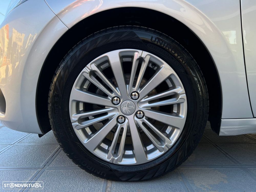 Peugeot 208 1.2 PureTech Style - 19