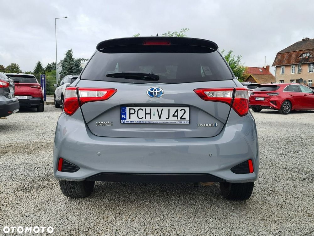 Toyota Yaris Hybrid 100 Premium - 7