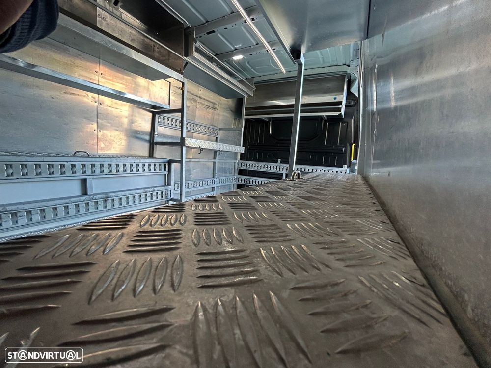 VW Crafter 35 2.0 TDi 109 Médio Tecto Alto BlueMotion - 18