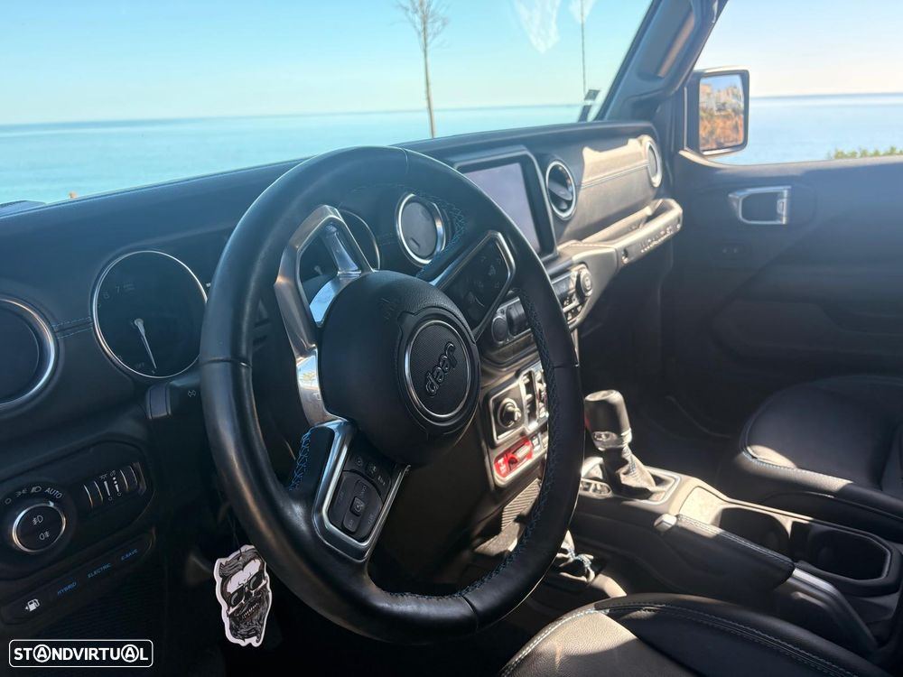 Jeep Wrangler - 21