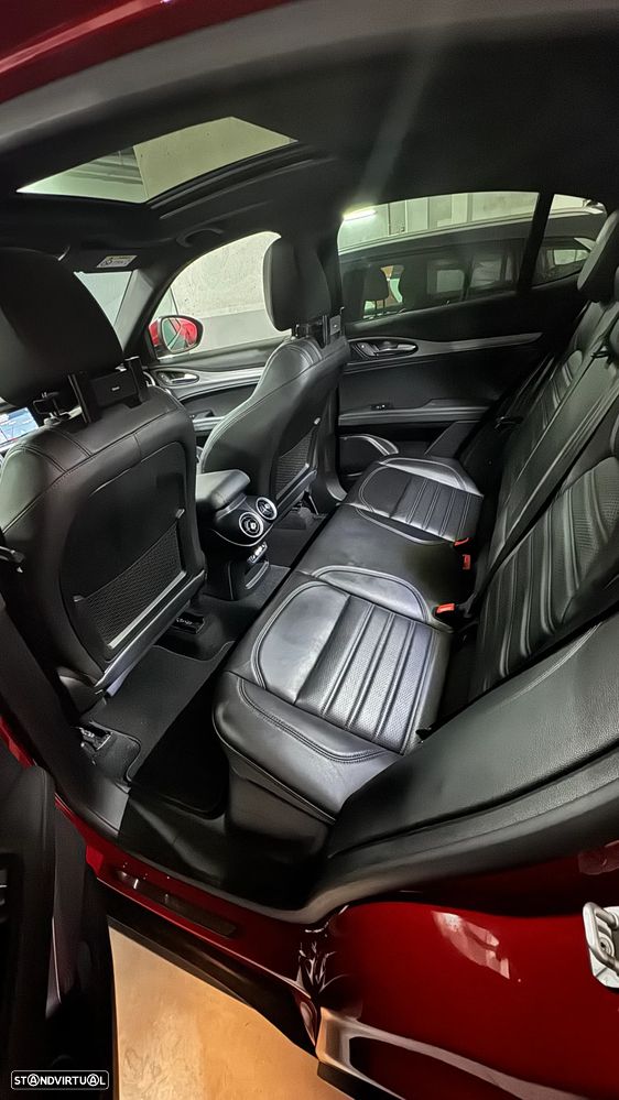 Alfa Romeo Stelvio 2.0 Turbo 16V AT8-Q4 Executive - 4