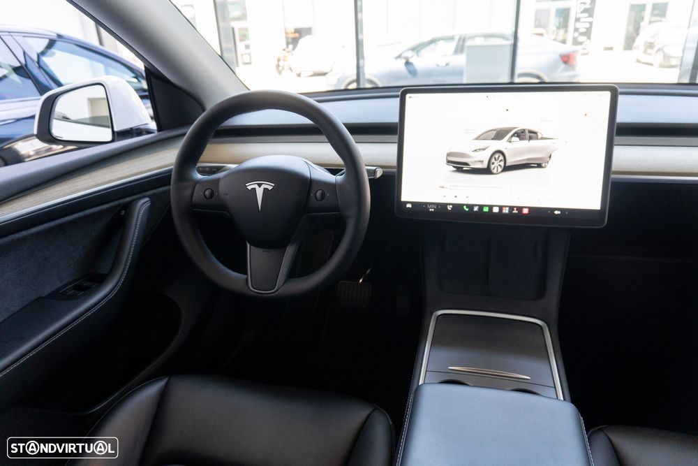 Tesla Model Y RWD - 24