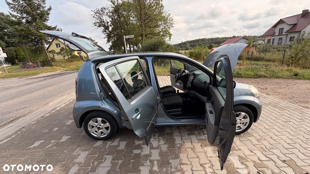 Daihatsu Sirion - 4